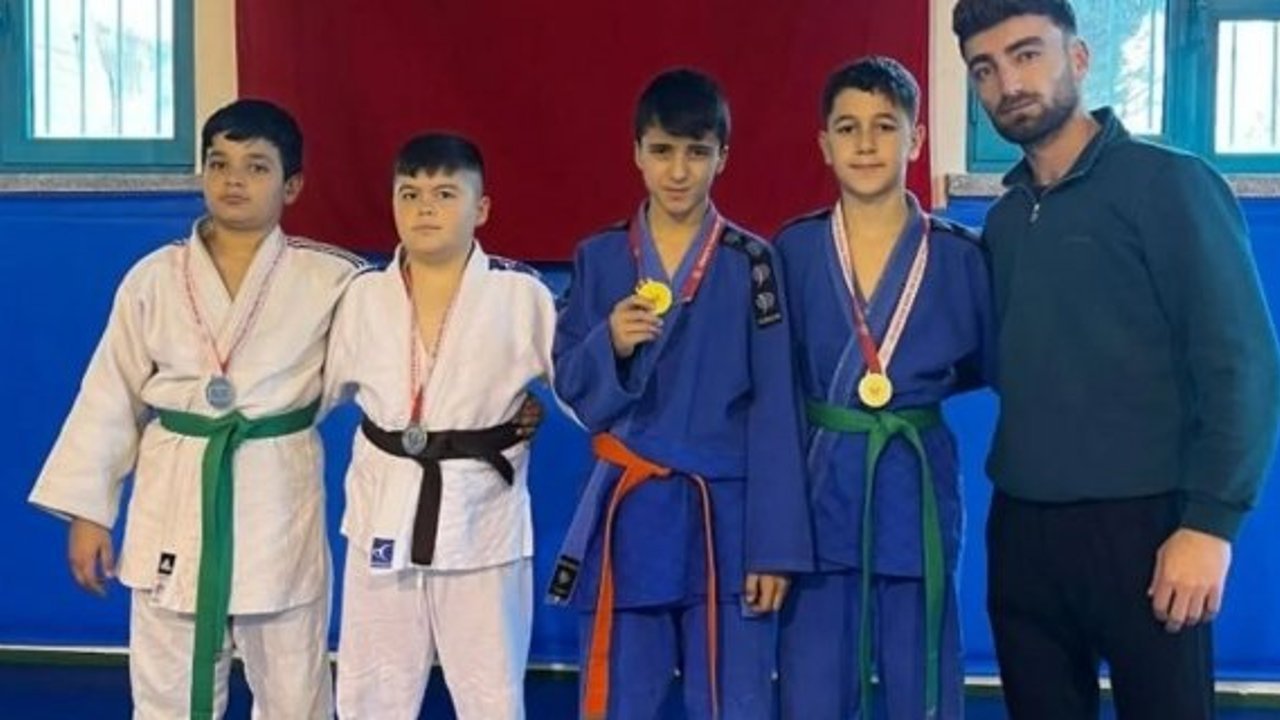 Judocular il birincisi oldu: Sinop'ta Çorum'u temsil edecekler