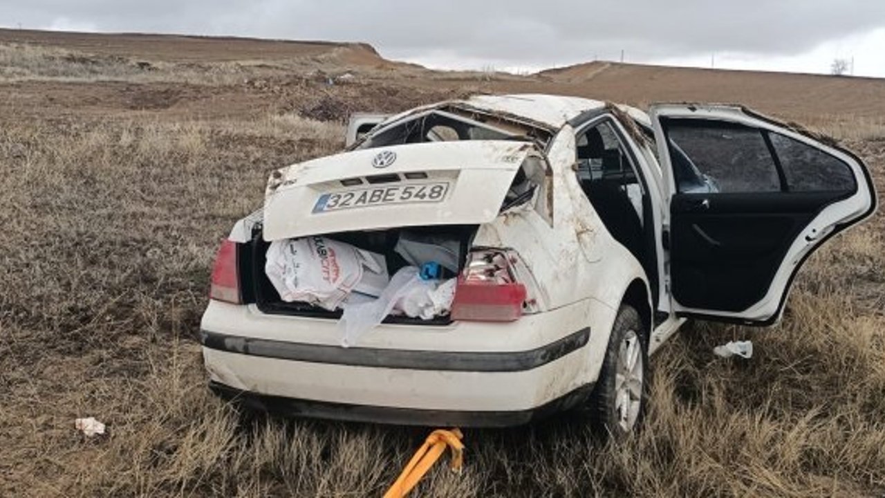 Otomobil şarampole yuvarlandı: Baba ve oğlu yaralandı