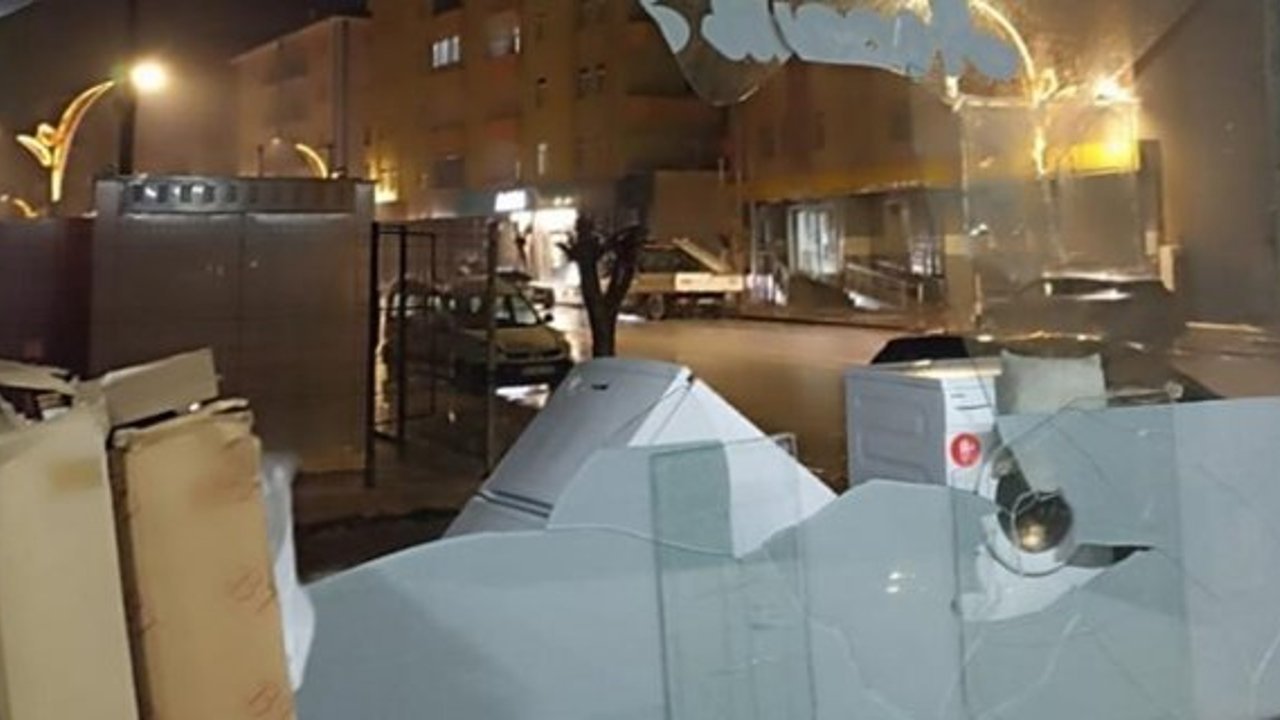 Alaca’da şiddetli rüzgâr etrafı yerle bir etti