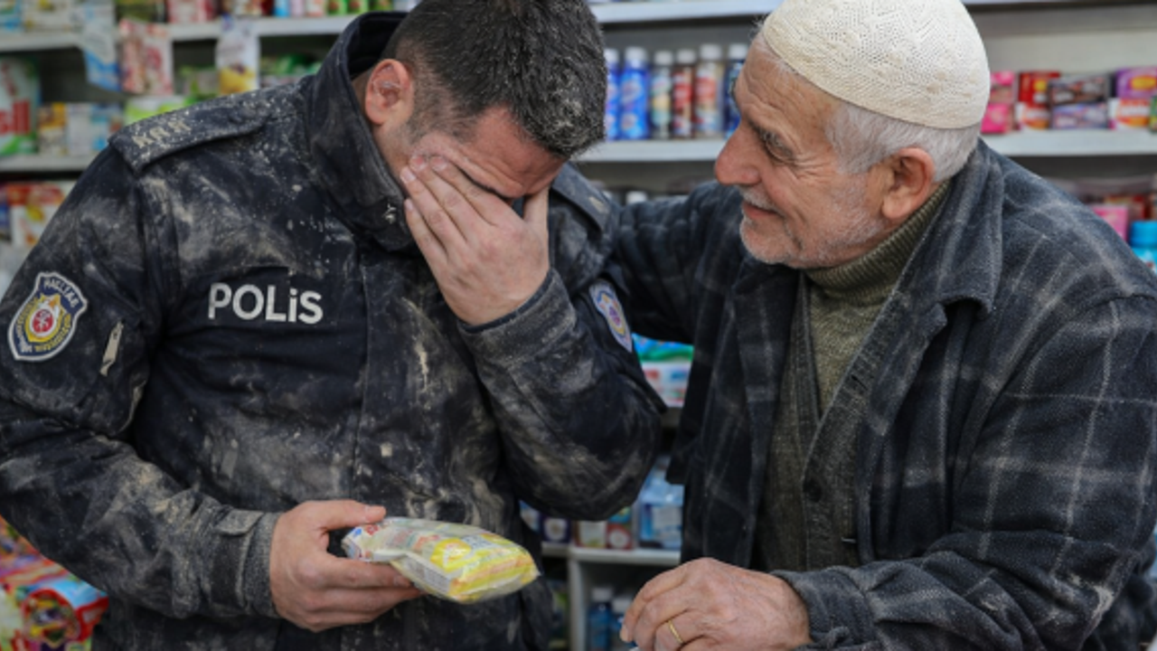 Acının ortasında insanlık dersi: Elbistanlı bakkaldan duygulandıran sözler