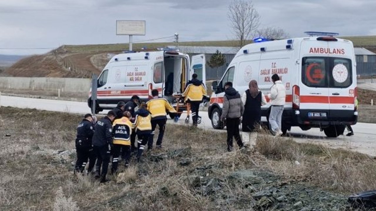 Alaca'da feci kaza: Araç şarampole uçtu, 3 yaralı