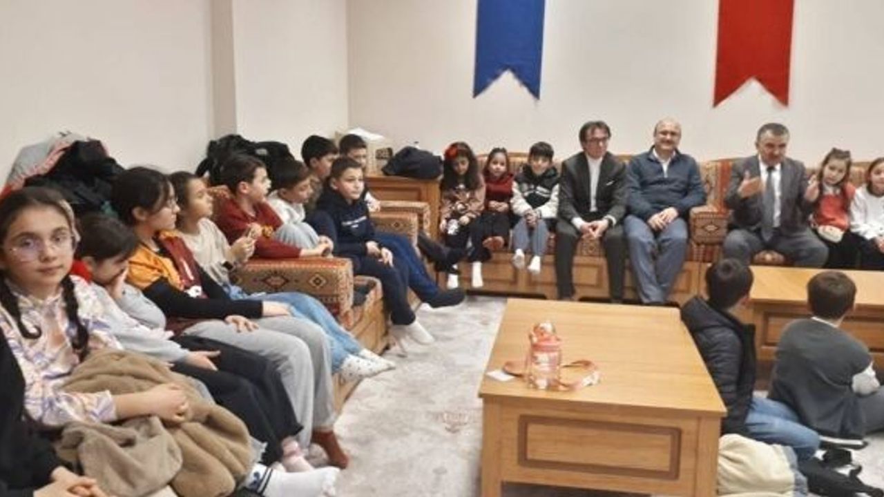 Berat Kandili’nde Alaca’da çocuklarla bir araya geldiler