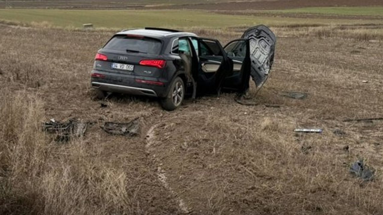 Çorum'da otomobil, TIR ile çarpıştı: 4 yaralı