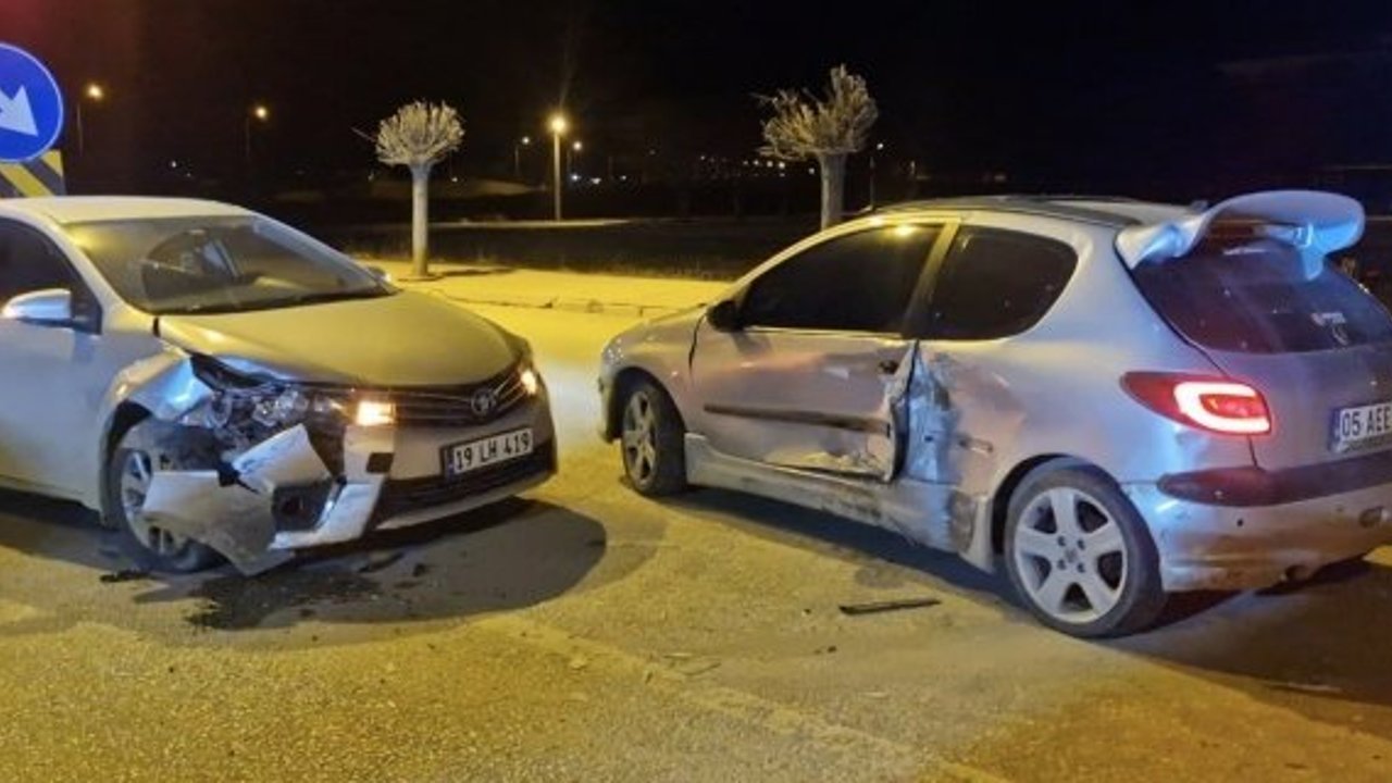 Alaca'da kaza: 2 kişi yaralandı