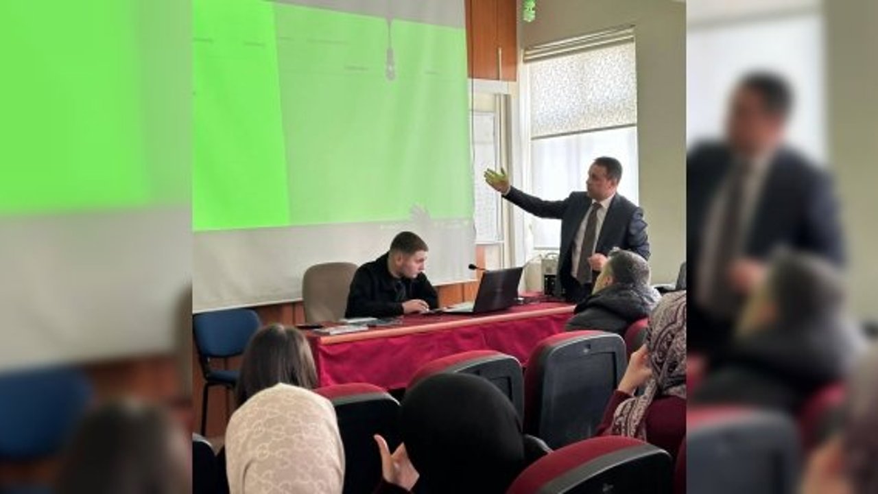 Alaca Ülkü Ocakları öğrencilere UOUZEM projesini tanıttı