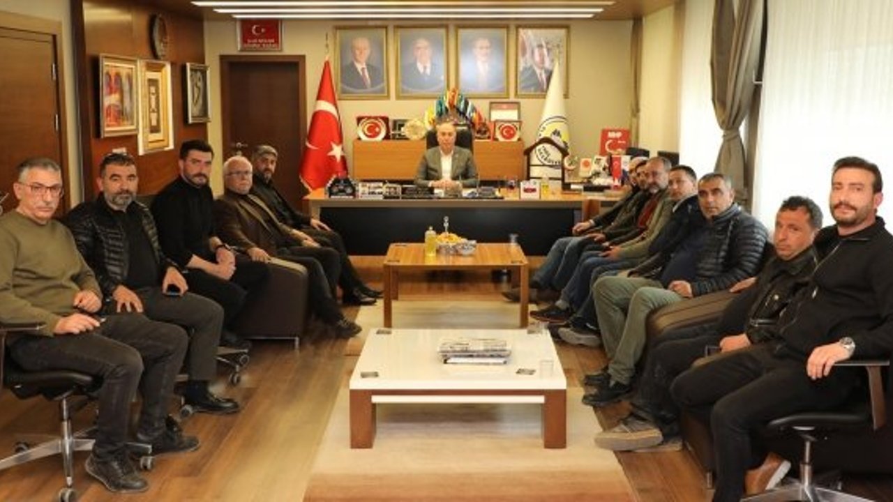 Alaca’da müteahhitlerle toplantı: Kaldırım işgallerine karşı uyarı