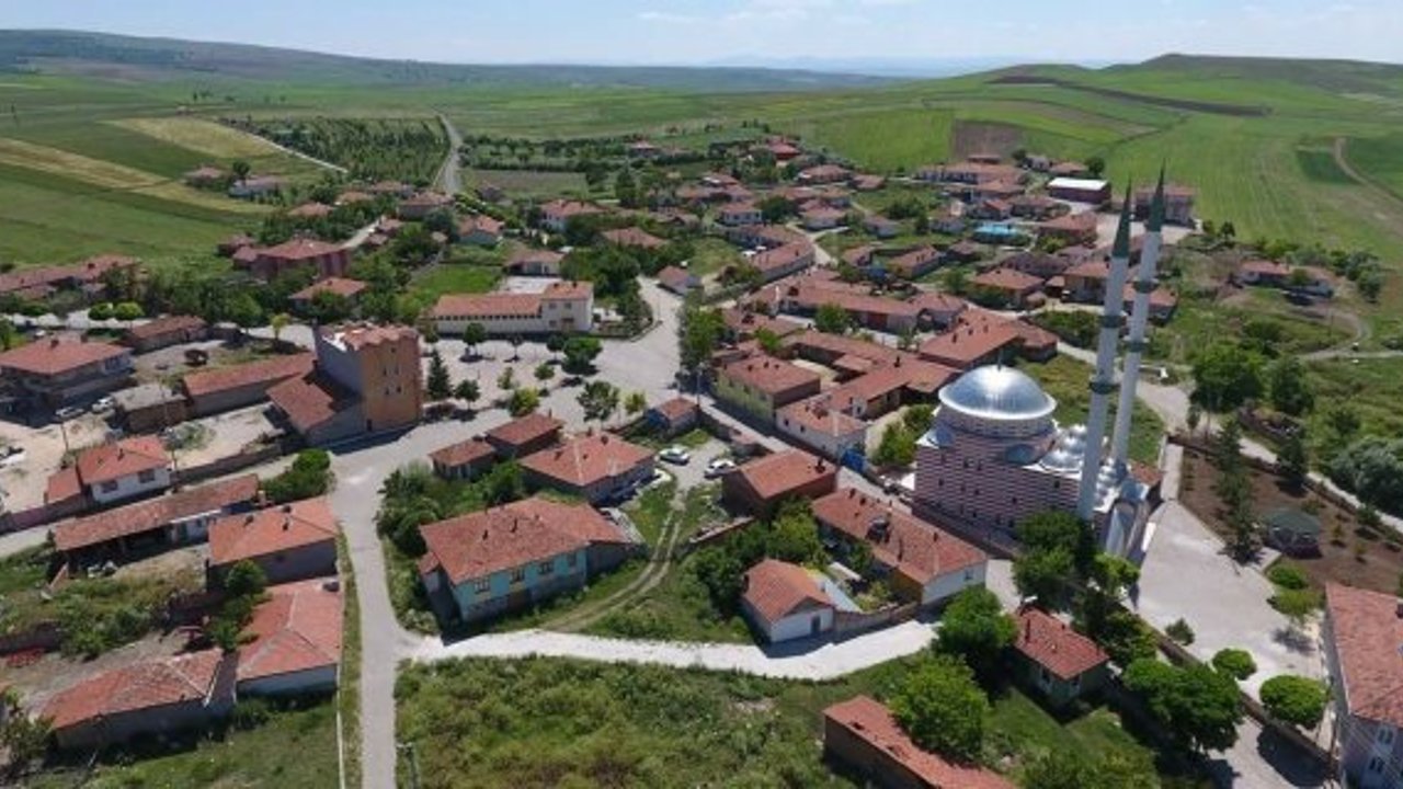 Bu köyde Köy konağı ve aş evi için seferberlik