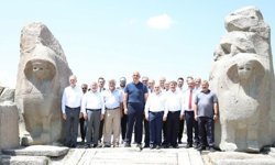 Bakan Ersoy, Alacahöyük'teki çalışmalar hakkında bilgiler aldı