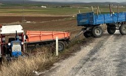 Tırın çarptığı traktör şarampole devrildi