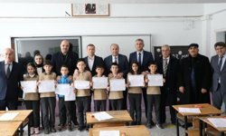 Alaca’da öğrenciler karne sevinci yaşadı