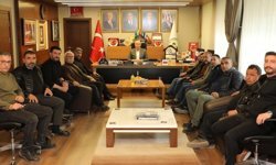 Alaca’da müteahhitlerle toplantı: Kaldırım işgallerine karşı uyarı