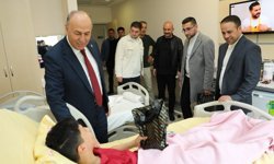 Hastanede tedavi gören çocuklara 23 Nisan ziyareti