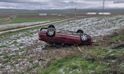 Otomobil şarampole yuvarlandı: 3 kişi yaralandı