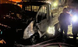 Alaca'da kamyonet yanarak, kullanılmaz hale geldi