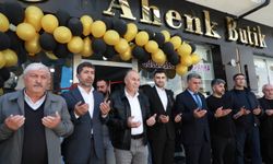 Alaca’da kadın giyimin yeri adresi olan Ahenk Butik açıldı