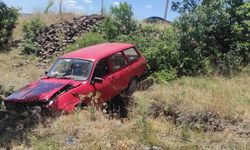 Otomobil dereye uçtu: Kaza ucuz atlatıldı