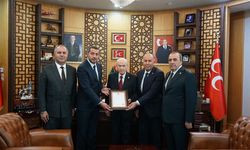 Yeni hizmet binasının tapusu Genel Başkan Bahçeli’ye takdim edildi
