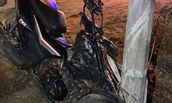 Motosiklet sürücüsü elektrik direğine çarptı