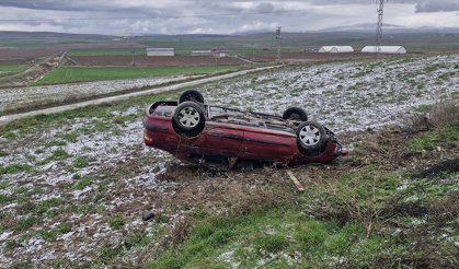 Otomobil şarampole yuvarlandı: 3 kişi yaralandı