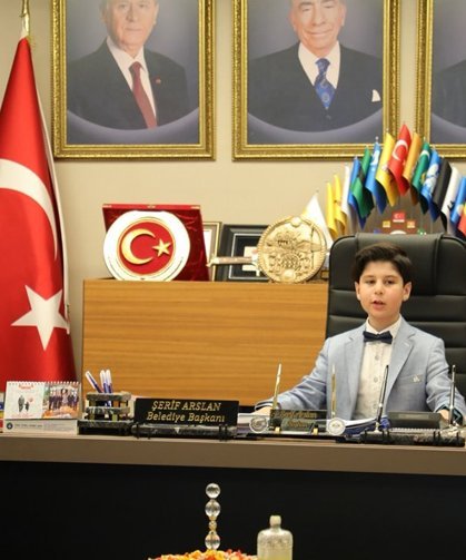 23 Nisan geleneği: Başkanlık koltuğu öğrenciye devredildi