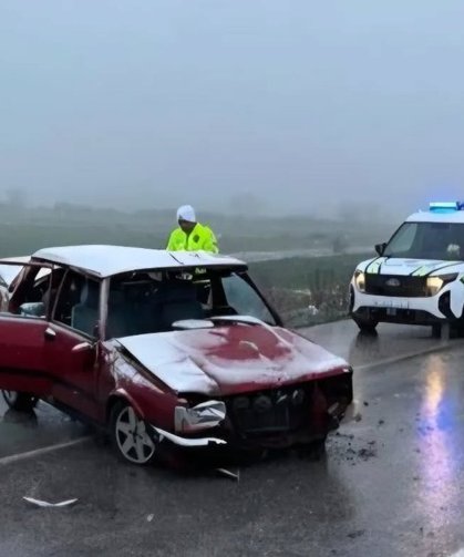 Otomobil tabelaya çarptı: 1 yaralı