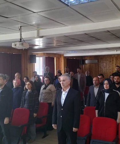 Hayatını kaybeden öğretmen ve öğrenciler için saygı duruşu