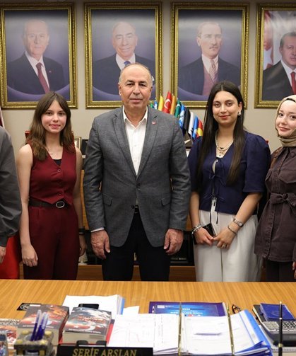 Alaca MYO öğrencilerinden Başkan Şerif Arslan’a sergi daveti
