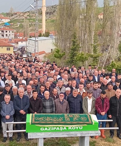 Traktör kazasında can veren Fidan Gül, gözyaşları arasında toprağa verildi