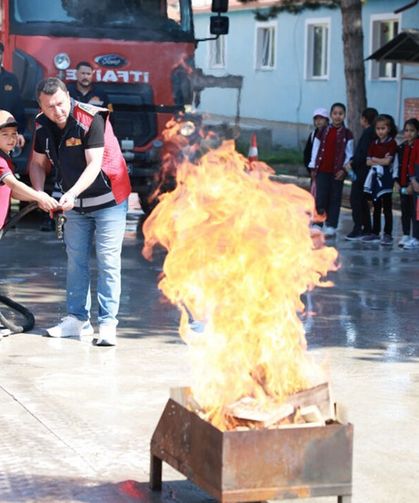 Alaca'da öğrencilere yangın güvenliği eğitimi verildi