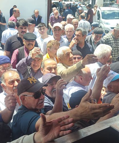 Alaca Belediyesi’nden vatandaşlara aşure ikramı