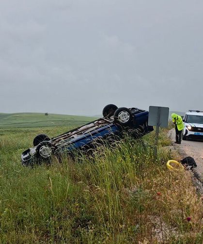Alaca'da otomobil takla attı: 4 yaralı