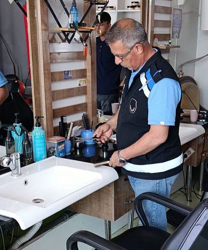 Kuaförler zabıta tarafından denetlendi