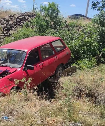 Otomobil dereye uçtu: Kaza ucuz atlatıldı
