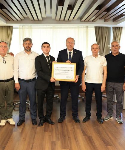 Jandarma Komutanı Uğur Gürsoy’a fahri hemşehrilik beratı