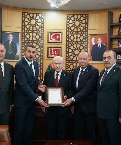 Yeni hizmet binasının tapusu Genel Başkan Bahçeli’ye takdim edildi