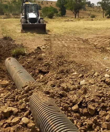 Büyükdona Köyü'nde arazi yollarına bakım