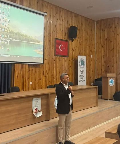Öğrenci taşıyan servis sürücülerine trafik eğitimi