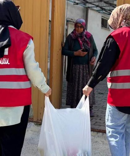 Kızılay Alaca’dan ihtiyaç sahibi ailelere gıda desteği