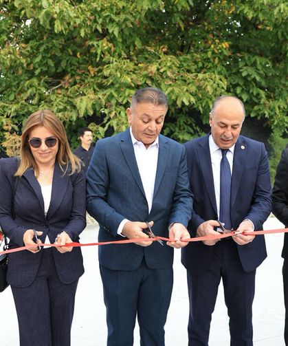 Başkan Arslan’dan öğrencilere moral, okula yeni halı saha