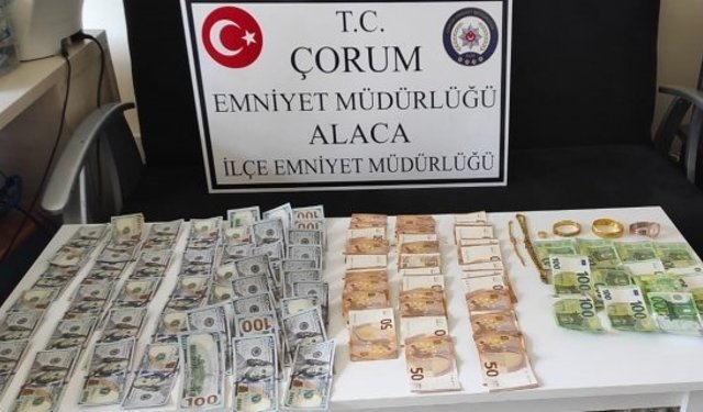 Alaca'da evden hırsızlık yapan 2 zanlı yakalandı