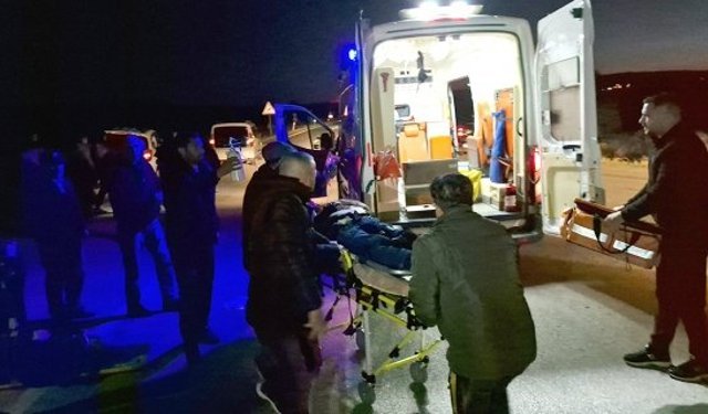 Minibüs ile cip çarpıştı: 3 yaralı