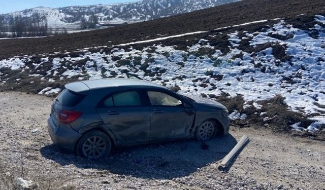 Virajı alamayan otomobil tarlaya uçtu: 1 yaralı