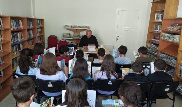 Atatürk İlkokulu öğrencilerinden kitapların renkli dünyasına yolculuk