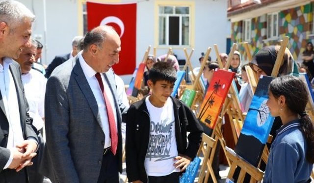Büyükhırka Köyü'nde renkli sergi: Minik eller sanatla buluştu