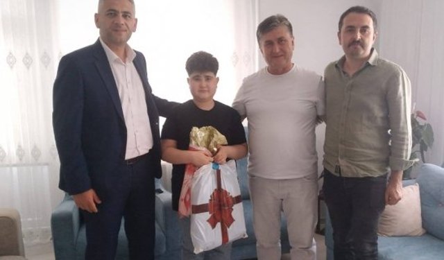 LGS’ye evinde girecek öğrenciye moral ziyareti