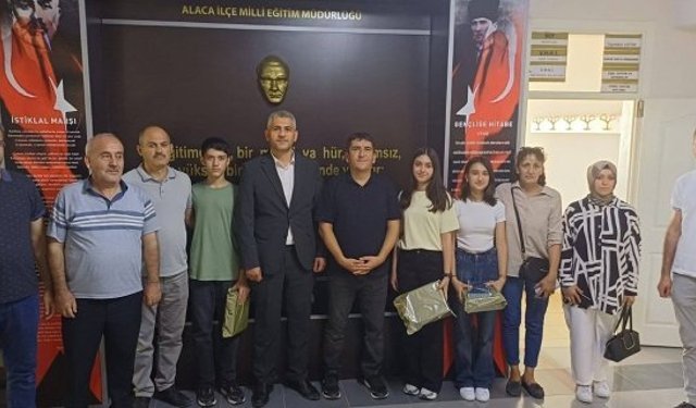 Alaca’da LGS başarısına Müdür Şahin’den hediye
