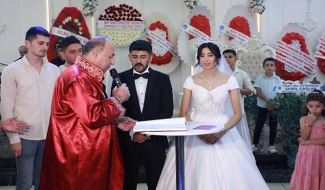 Alaca Belediye Başkanı Şerif Arslan, kızını evlendirdi