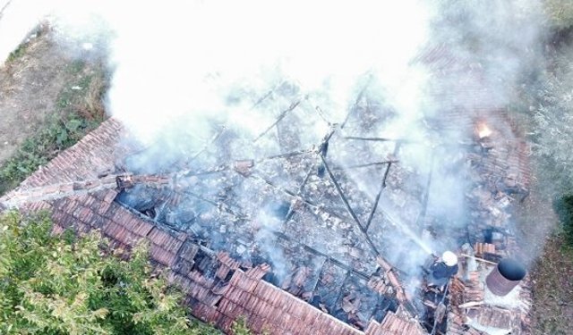 Alaca'da tandırlık alevlere teslim oldu