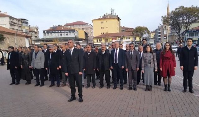 Alaca'da Başöğretmene saygı çelengi