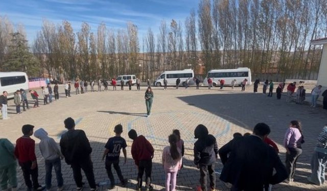 Alaca'da öğrencilere sağlıklı beslenme ve duruş eğitimi